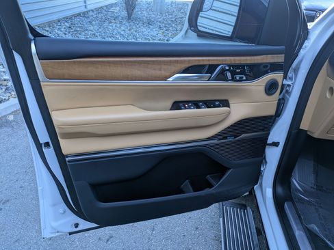 Used 2024 Jeep Grand Wagoneer Series III w/ Rear Seat Video Group 1 image 12