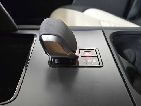 Used 2024 Land Rover Discovery Sport Dynamic SE image 30