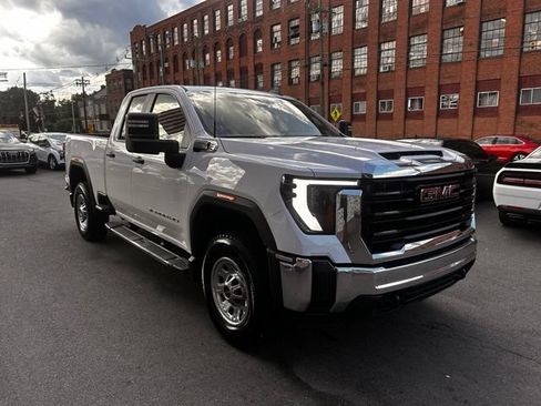 Used 2024 GMC Sierra 2500 Pro AWD/4WD image 3