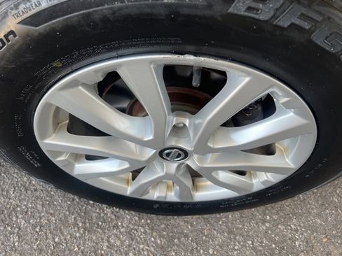 Used 2017 Nissan Rogue SV AWD/4WD image 40