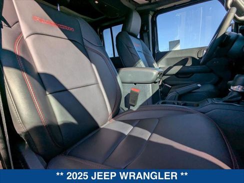 Used 2025 Jeep Wrangler Unlimited Rubicon image 25