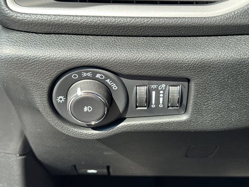 New 2026 Chrysler Pacifica Select w/ S Appearance Package image 16