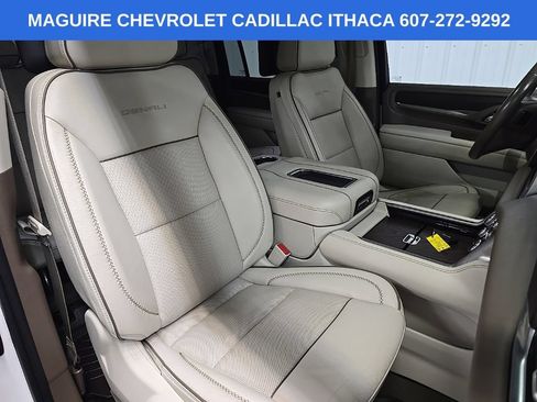 Used 2021 GMC Yukon XL Denali w/ Denali Premium Package AWD/4WD image 15