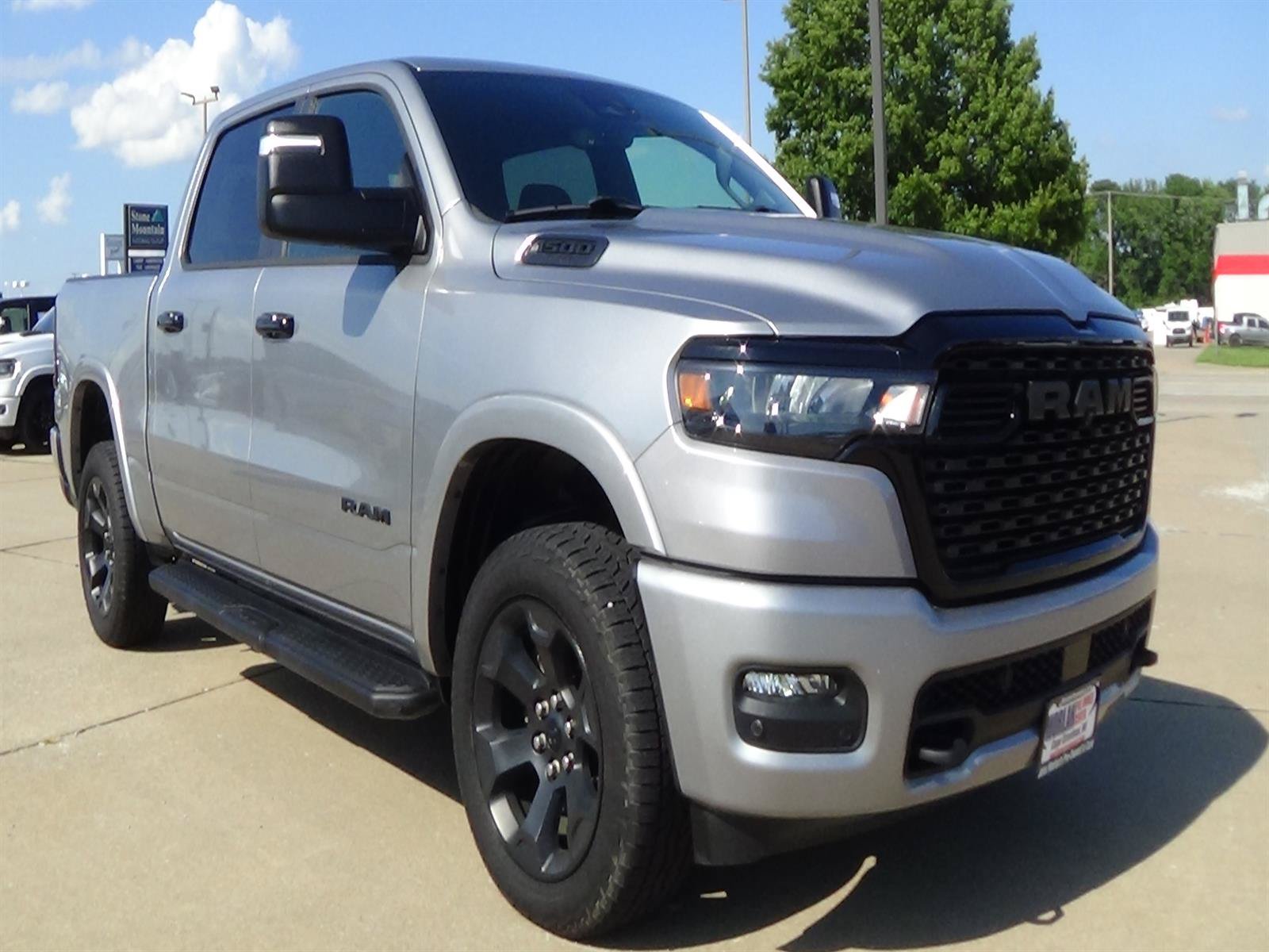 Used 2025 RAM 1500 Big Horn AWD/4WD image 4