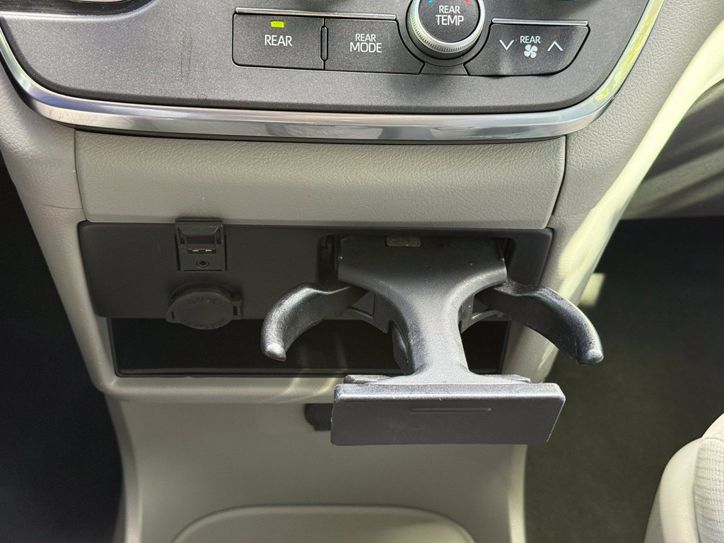 Used 2018 Toyota Sienna LE FWD image 18
