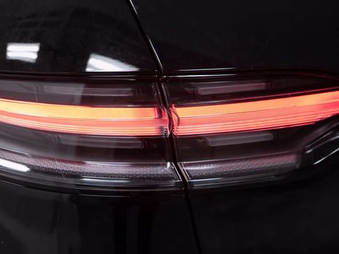 Certified 2026 Porsche Macan AWD/4WD image 19