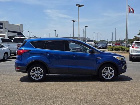 Used 2019 Ford Escape SE FWD image 3