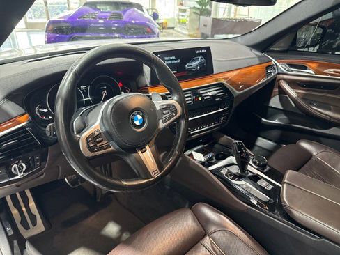 Used 2018 BMW M550i xDrive w/ Dynamic Handling Package image 46