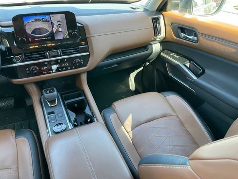 Certified 2022 Nissan Pathfinder Platinum w/ Cargo Package AWD/4WD image 11