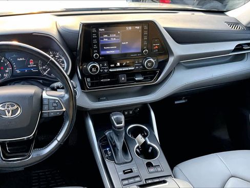Used 2021 Toyota Highlander XLE image 7