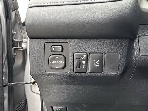 Used 2017 Toyota RAV4 Limited w/ Carpet Mat Package AWD/4WD image 18
