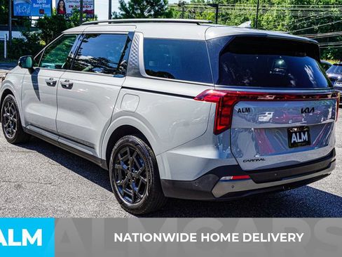 Used 2025 Kia Carnival SX w/ SX Dark Edition Package FWD image 4