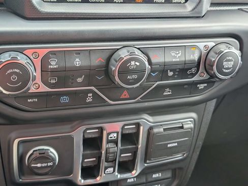 Used 2023 Jeep Wrangler Unlimited w/ Cold Weather Group AWD/4WD image 33