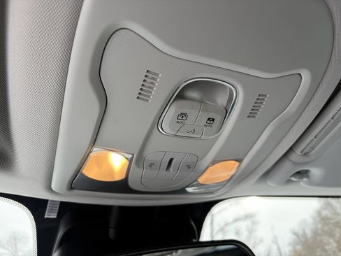 Used 2018 Jeep Renegade Altitude image 22