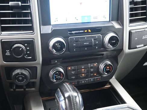 Used 2018 Ford F150 Lariat w/ Equipment Group 502A Luxury AWD/4WD image 18