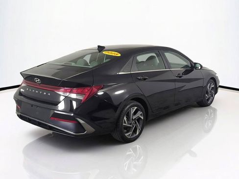 Used 2025 Hyundai Elantra SEL FWD image 5