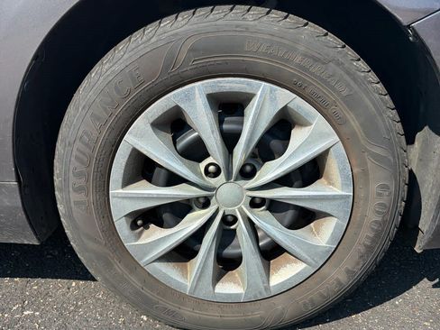 Used 2015 Toyota Camry LE FWD image 4