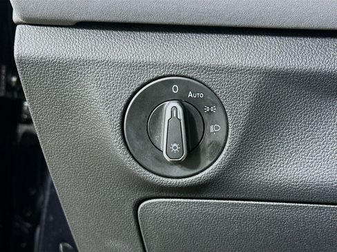 Used 2025 Volkswagen Jetta SE image 17