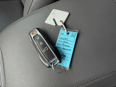Used 2020 Porsche Cayenne image 2