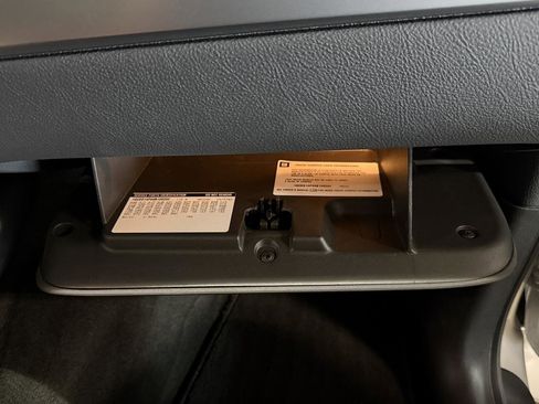 Used 2004 Chevrolet SSR w/ Preferred Equipment Group image 99