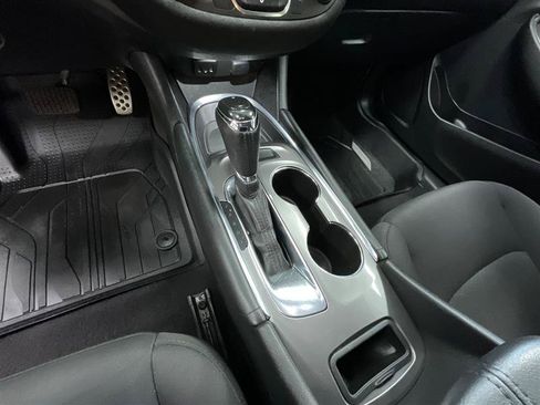 Used 2017 Chevrolet Malibu LT FWD image 15