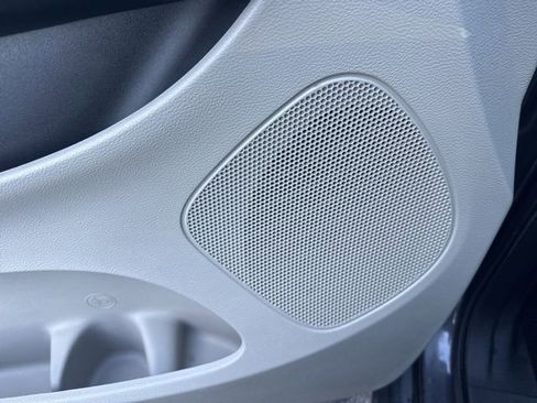 Used 2019 Dodge Grand Caravan SXT image 11