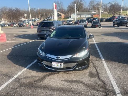 Used 2018 Chevrolet Volt LT image 3