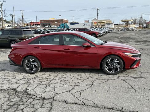 Certified 2024 Hyundai Elantra Limited image 9