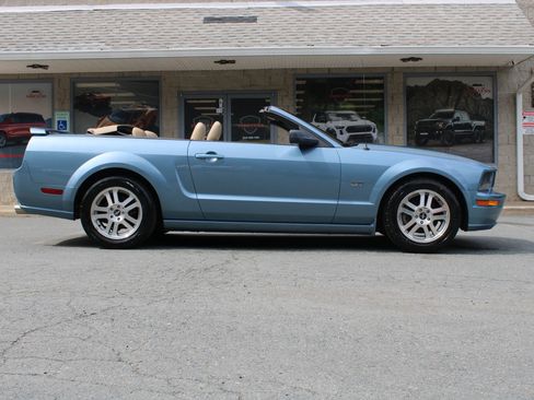 Used 2006 Ford Mustang GT RWD image 24
