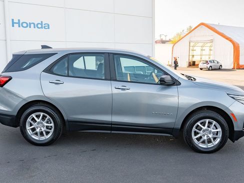 Used 2023 Chevrolet Equinox LS AWD/4WD image 16