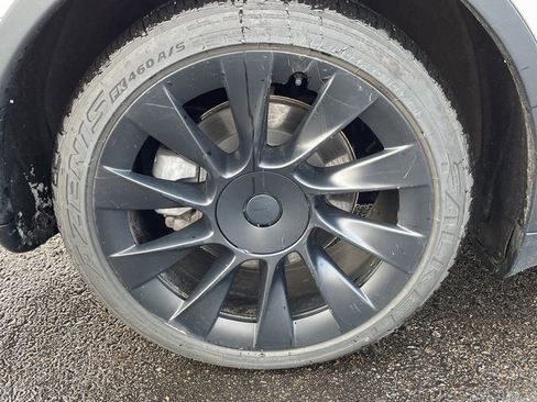 Used 2021 Tesla Model Y Long Range image 16