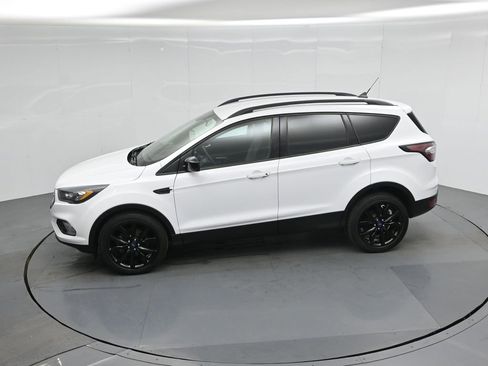 Certified 2018 Ford Escape SE w/ SE Sport Appearance Package image 43