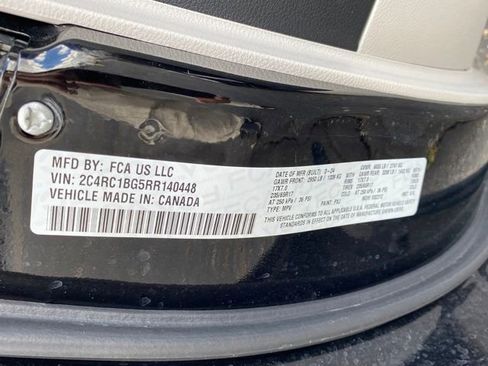 Used 2024 Chrysler Pacifica Touring-L image 26