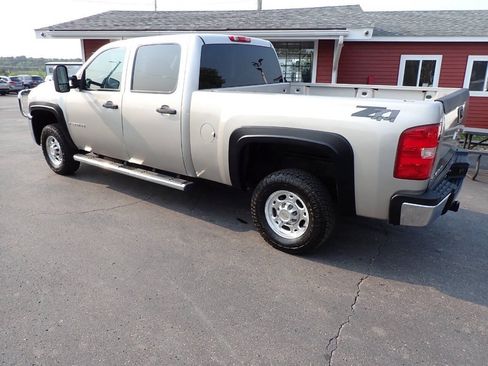 Used 2009 Chevrolet Silverado 2500 LT w/ Exterior Plus Package AWD/4WD image 4