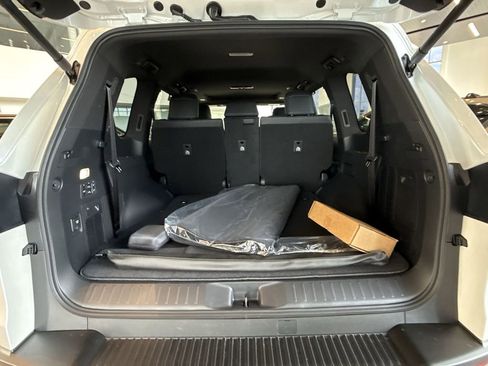 New 2026 Lexus LX 600 4WD w/ Luxury Package image 5