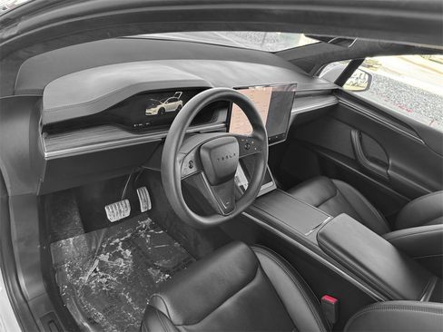 Used 2023 Tesla Model X image 15