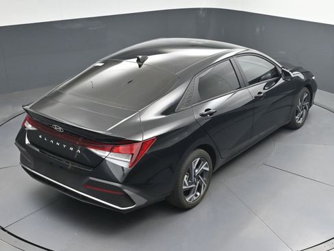 Used 2025 Hyundai Elantra Sport FWD image 32
