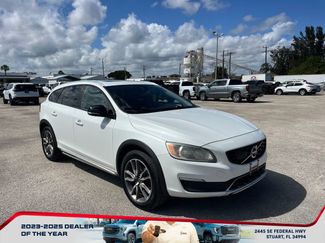 Used 2018 Volvo V60 T5 Cross Country w/ Convenience Package video 2