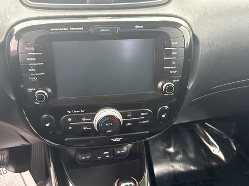 Used 2018 Kia Soul ! w/ Tech Package FWD image 27
