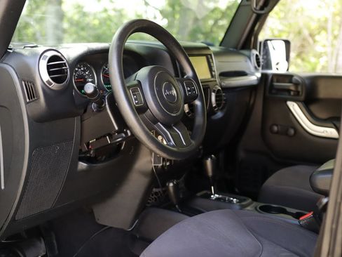Used 2015 Jeep Wrangler Unlimited Sport AWD/4WD image 9