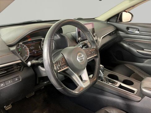 Used 2022 Nissan Altima 2.5 SR w/ Midnight Edition Package FWD image 17