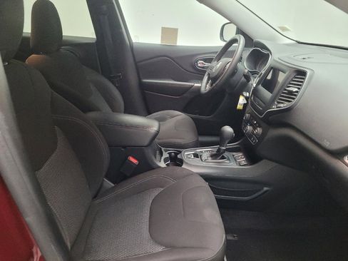 Used 2019 Jeep Cherokee Latitude w/ Popular Appearance Group FWD image 21