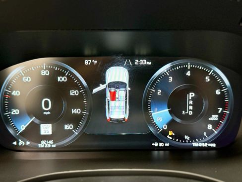 Used 2018 Volvo XC60 T5 Momentum w/ Vision Package AWD/4WD image 9