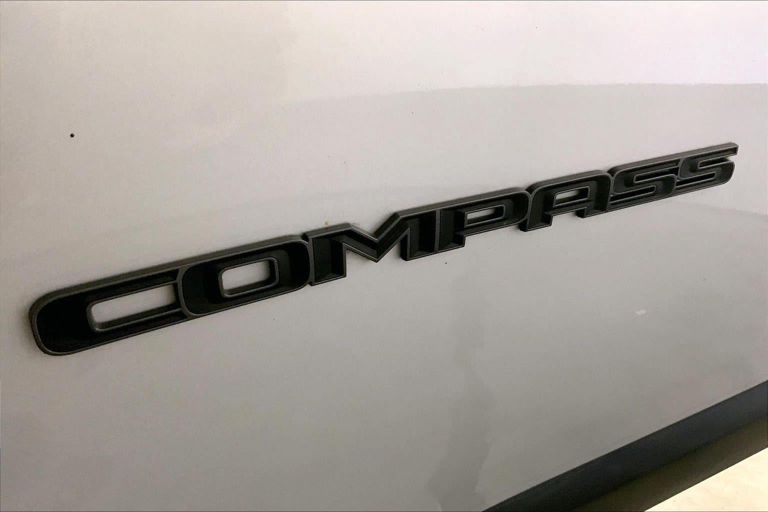 Used 2025 Jeep Compass Trailhawk w/ Trailer Tow Group AWD/4WD image 8