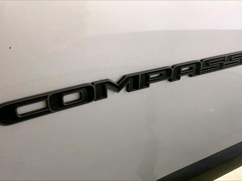 Used 2025 Jeep Compass Trailhawk w/ Trailer Tow Group AWD/4WD image 8