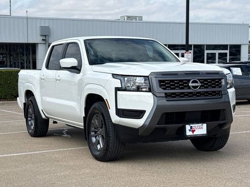 Used 2025 Nissan Frontier SV image 2