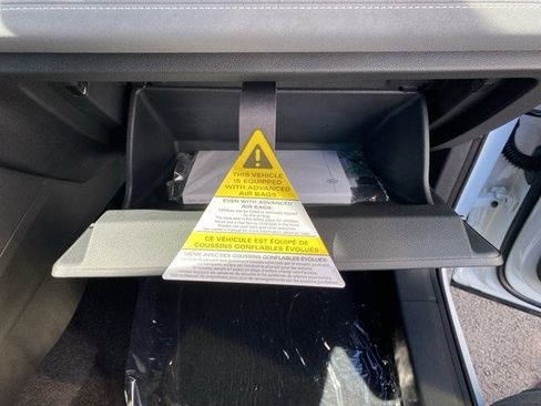 New 2025 Volkswagen Tiguan SE image 49