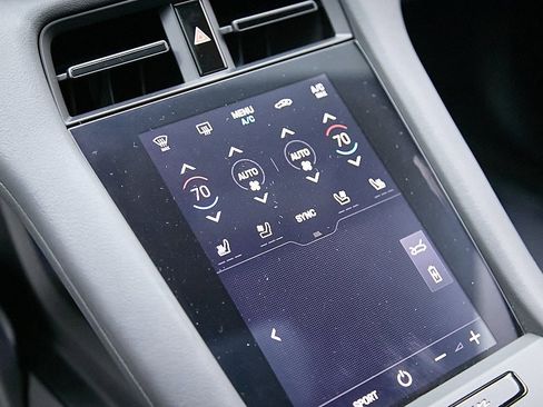 Used 2022 Porsche Taycan image 32