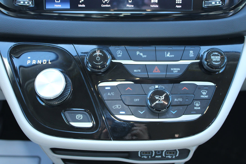 Used 2024 Chrysler Pacifica Touring-L FWD image 25