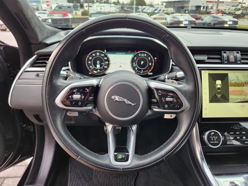 Used 2022 Jaguar XF R-Dynamic SE image 18